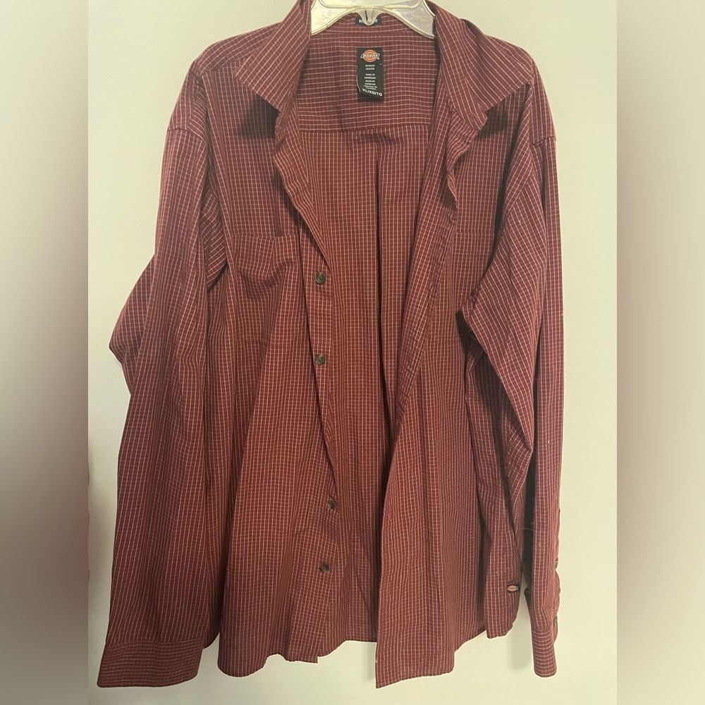 🎉2/$15 Dickies Men's Burgundy Checkered Button Down Shirt